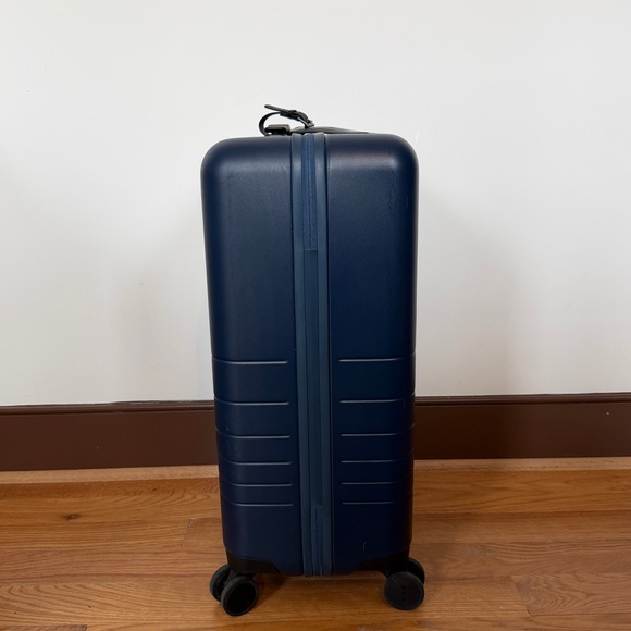 Monos Carry-On Plus (like new) - Picture 4 of 11